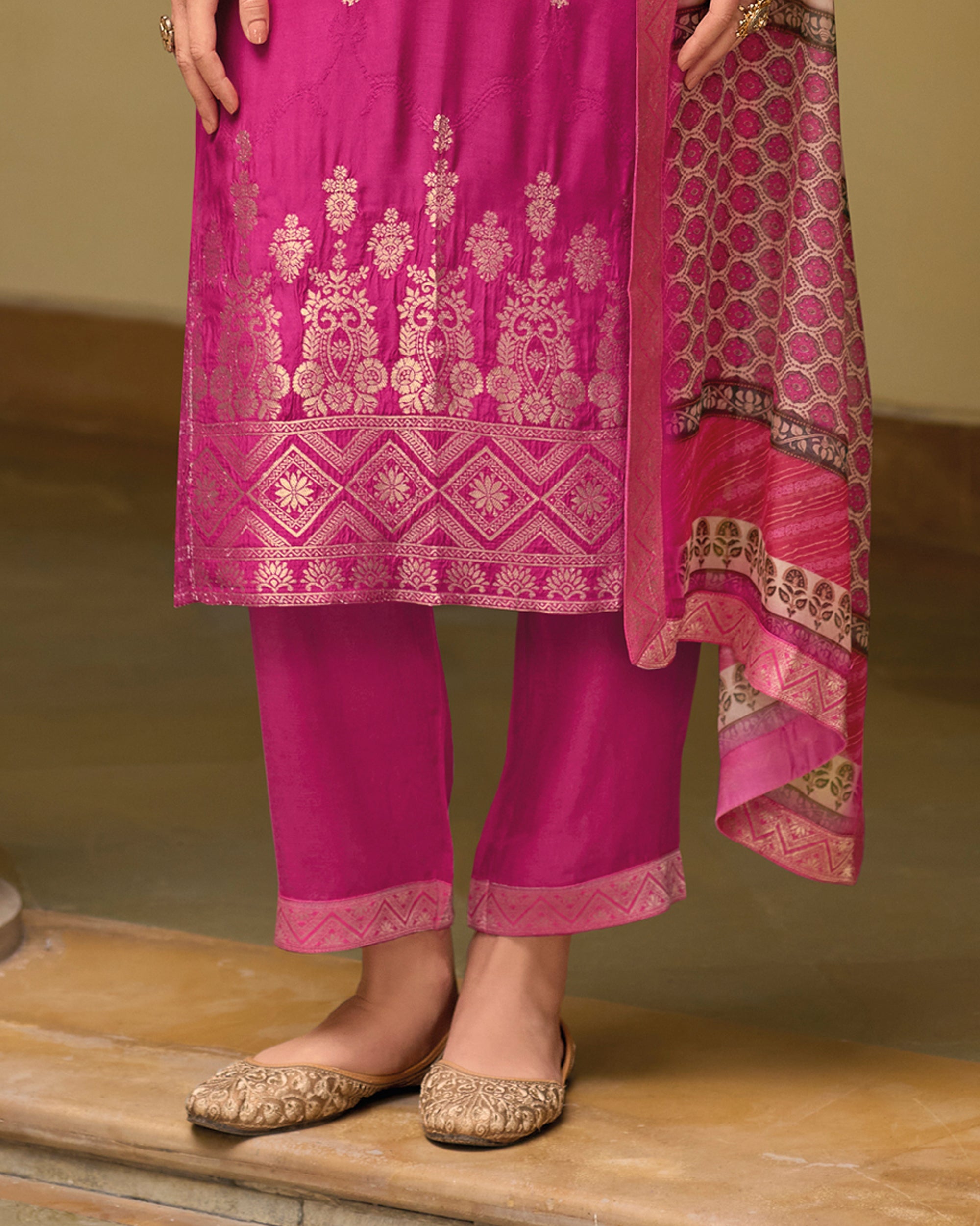 VredeVogel Viscose Self Jacquard Women Kurta and Trouser Duppata Set