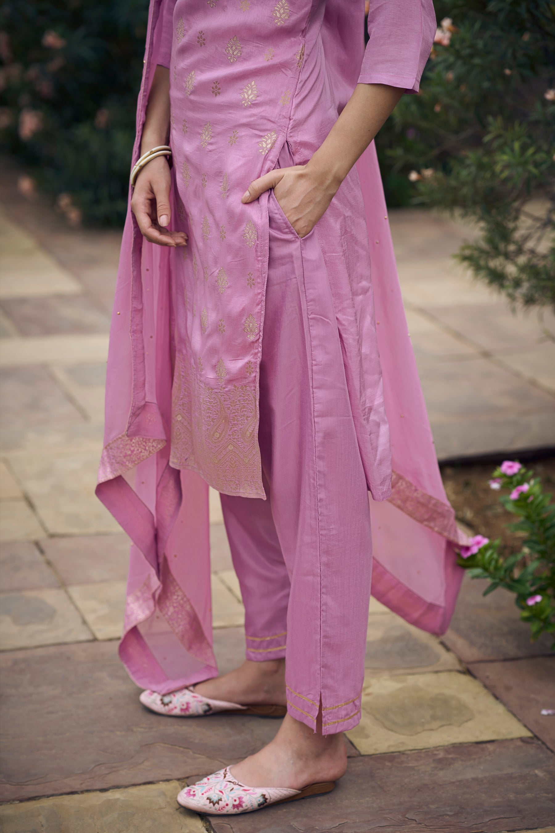 VredeVogel Women Kurta and Pant Sets Dupatta Viscose Rayon Silk Blend with Handwork