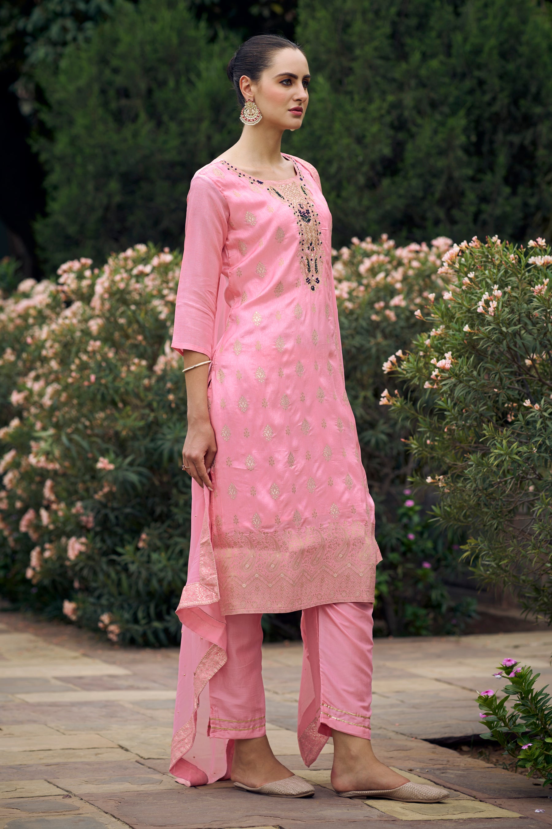 VredeVogel Women Kurta and Pant Sets Dupatta Viscose Rayon Silk Blend with Handwork