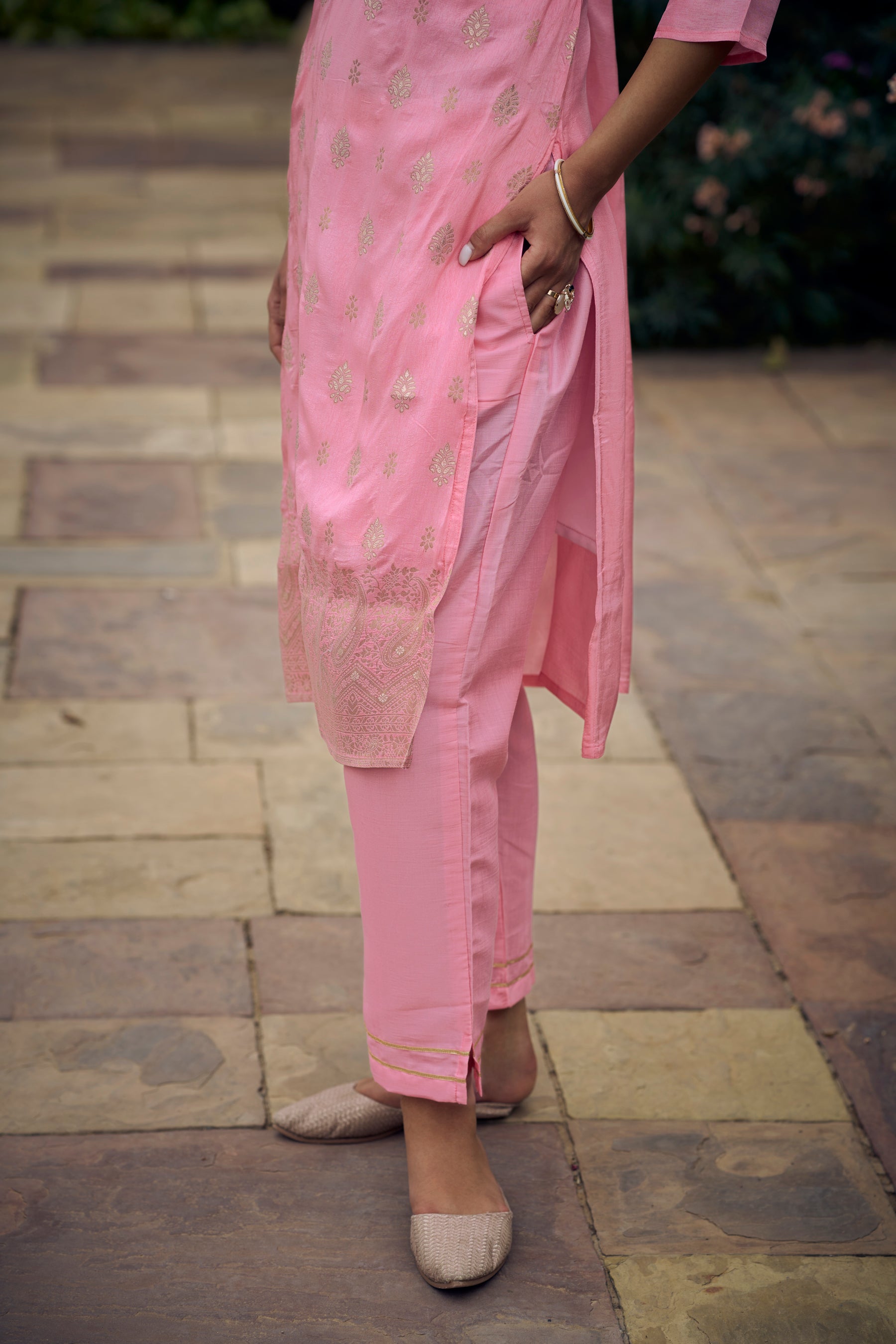 VredeVogel Women Kurta and Pant Sets Dupatta Viscose Rayon Silk Blend with Handwork