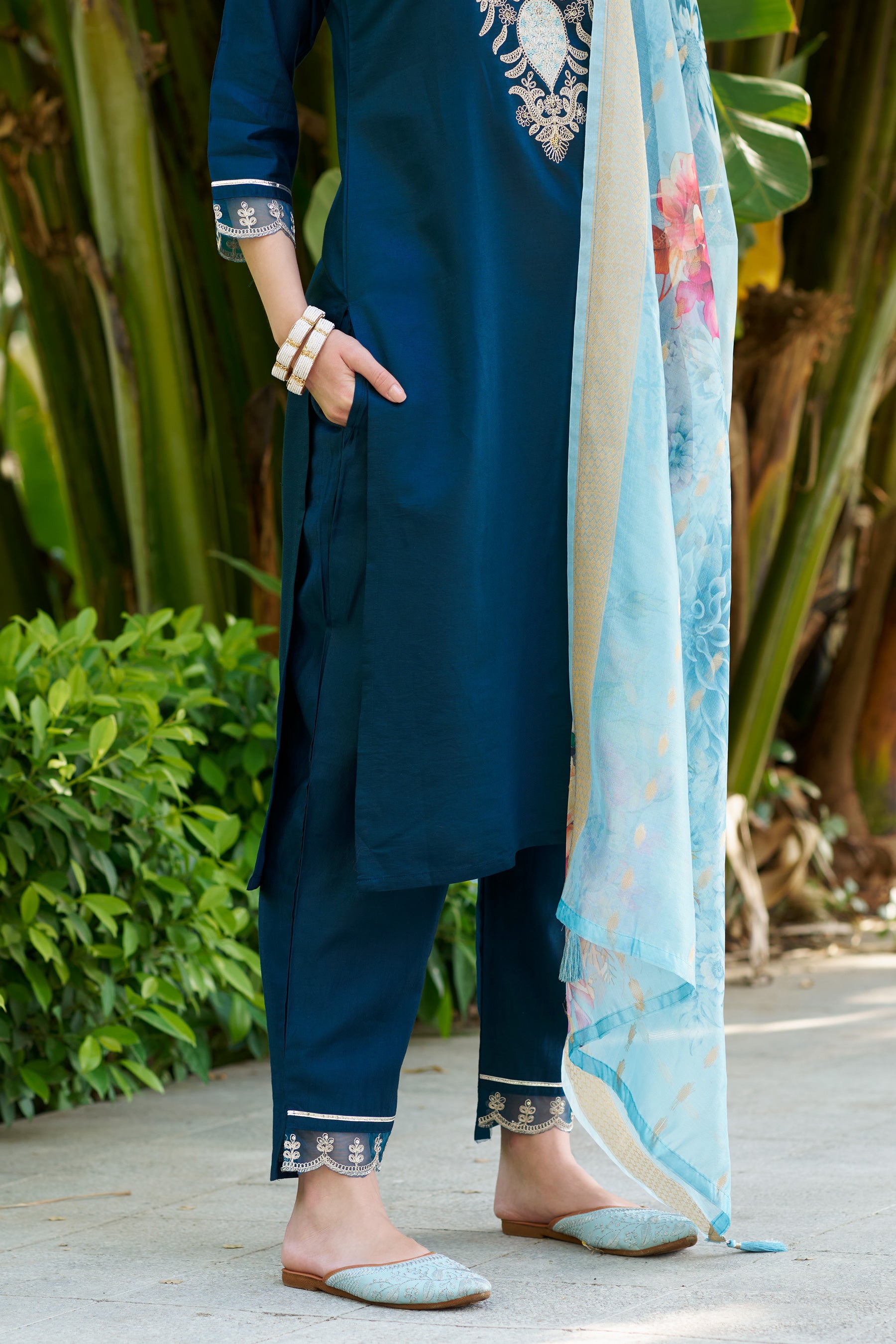 VredeVogel Women Kurta and Pant Viscose Rayon Fabric