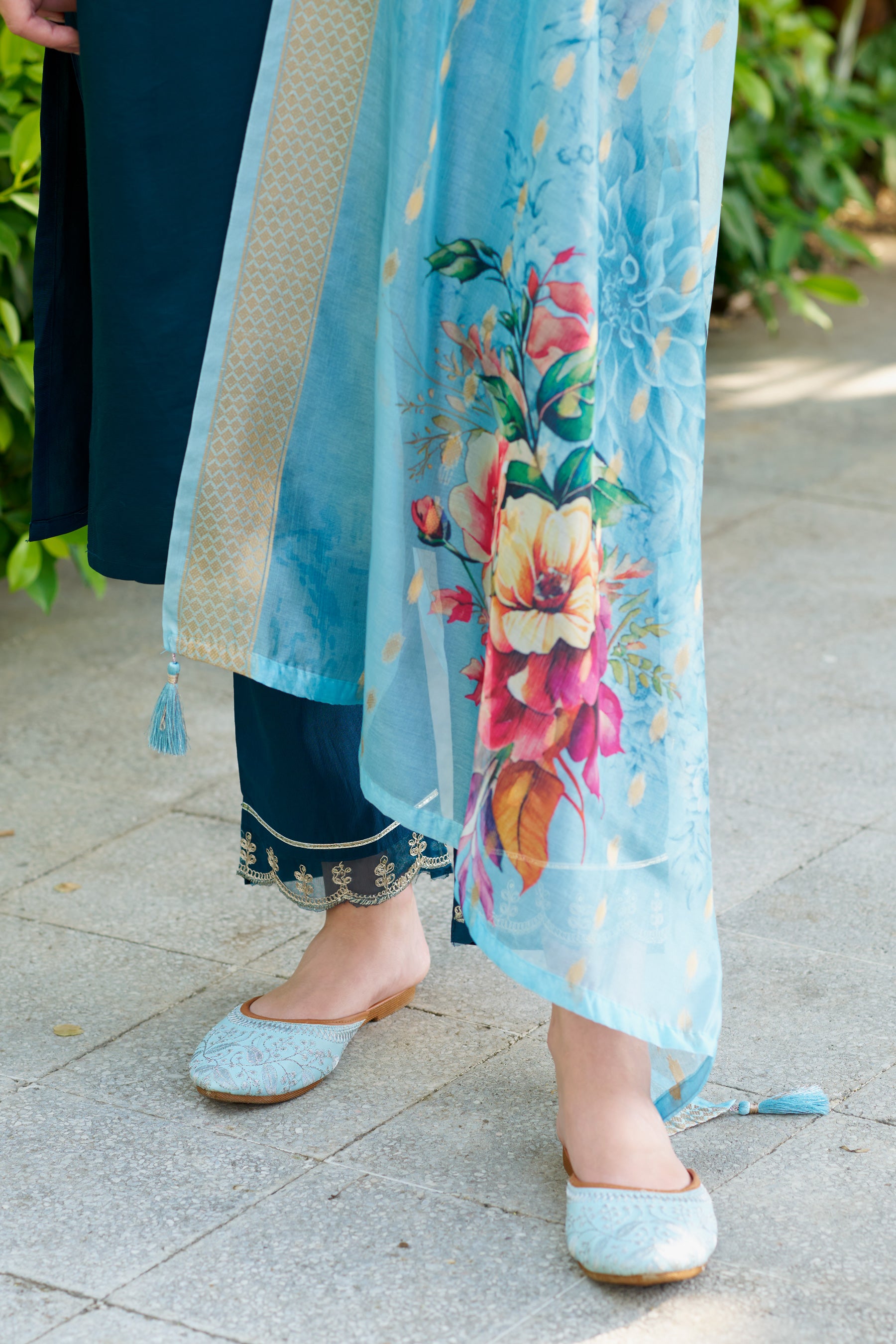 VredeVogel Women Kurta and Pant Viscose Rayon Fabric