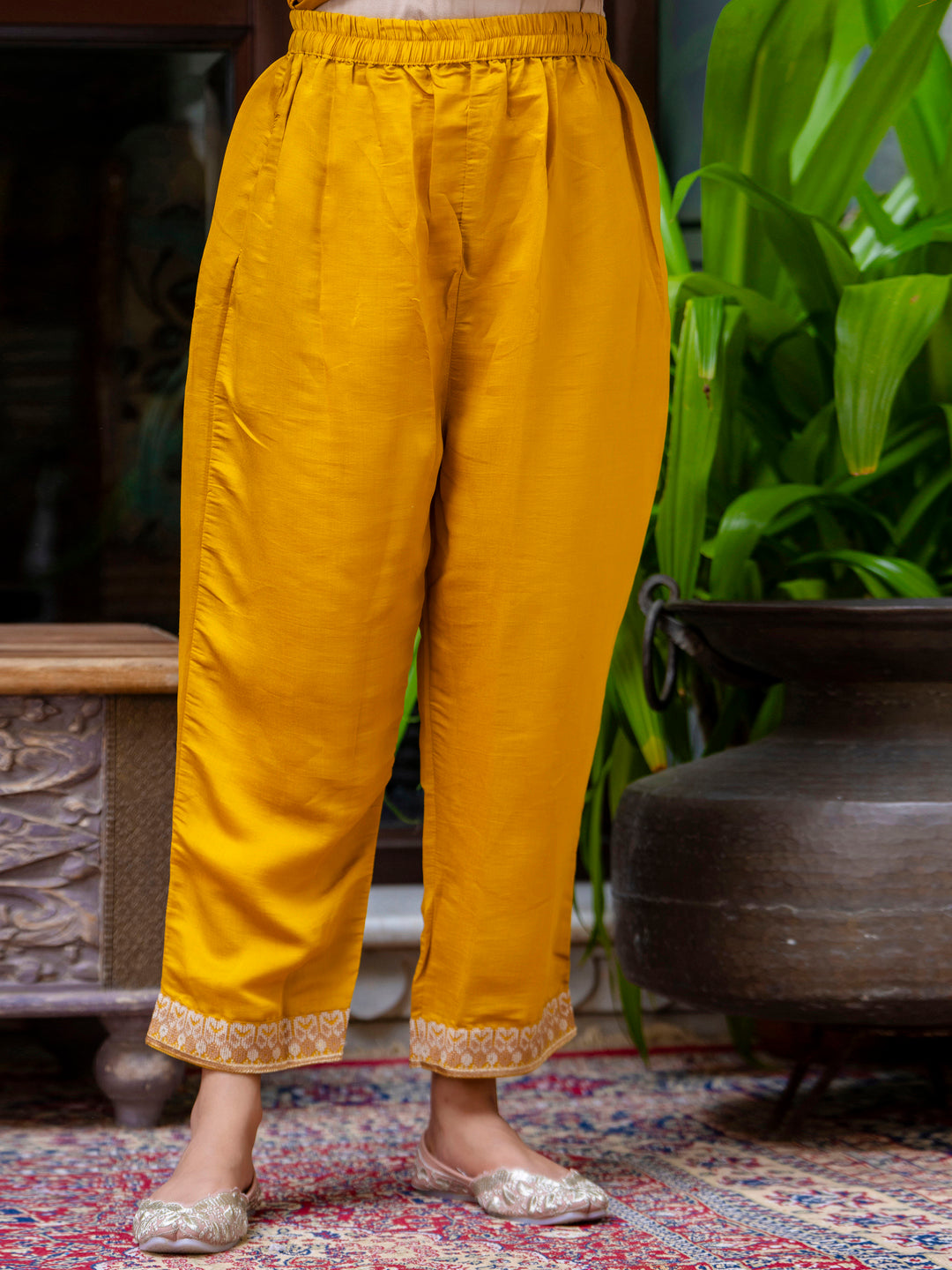 VredeVogel Women’s Viscose Roman Silk Embroidery Straight Kurta Pant with Dupatta Set