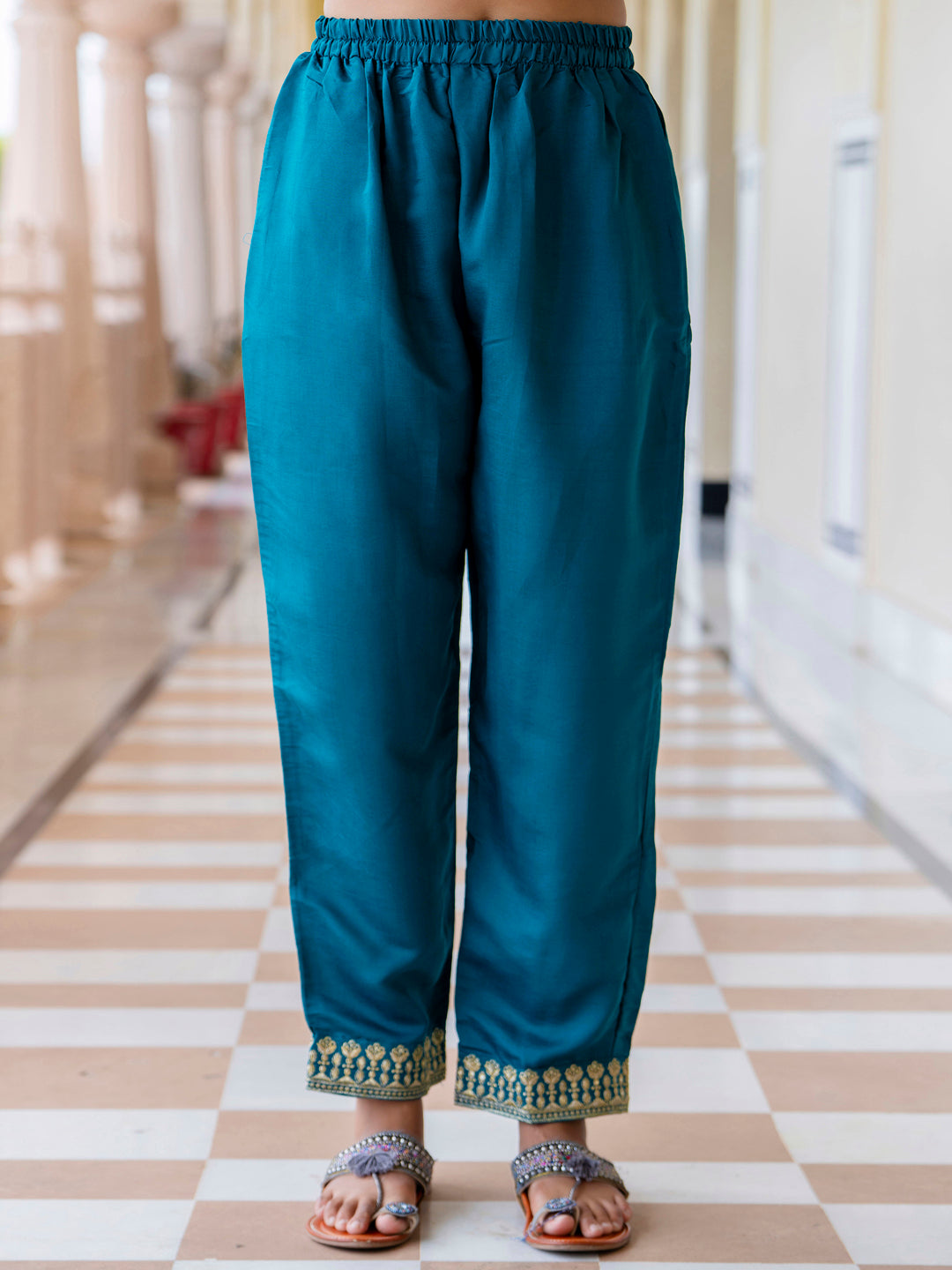 VredeVogel Women’s Viscose Roman Silk Embroidery Straight Kurta Pant with Dupatta Set