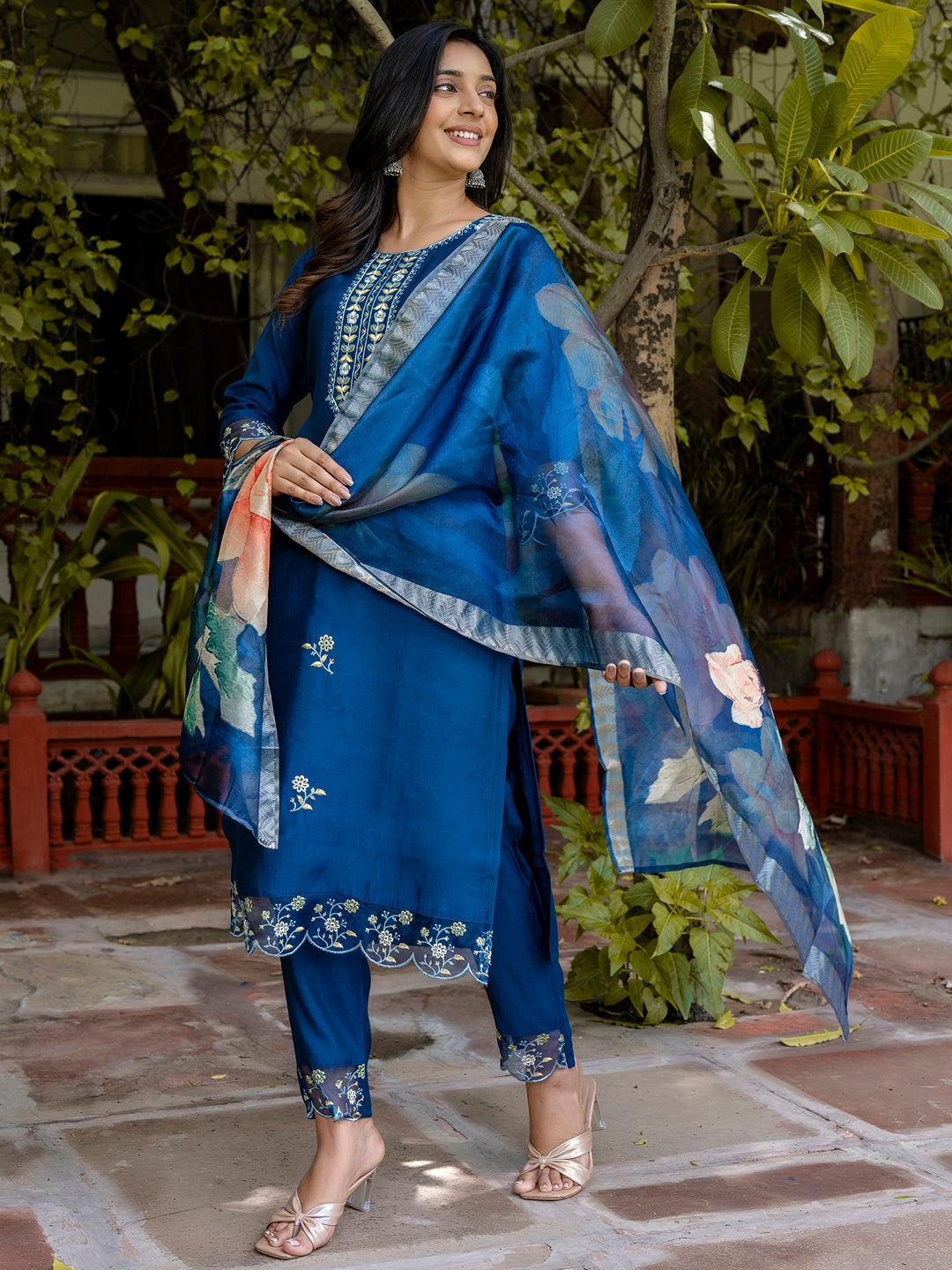 VredeVogel  Women Silk Blend Kurta Pant Dupatta Set