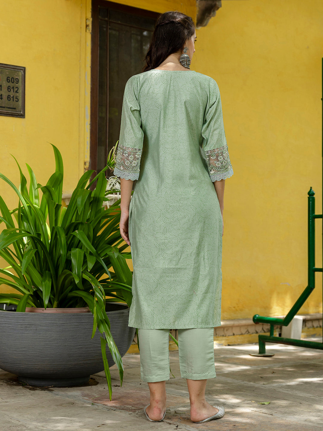Meenakshi Women Silk Blend Kurta Pant Dupatta Set