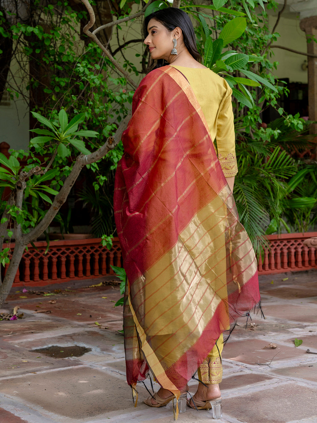 VredeVogel Kurta Set with Dupatta Foil Print Kurta Set for Women