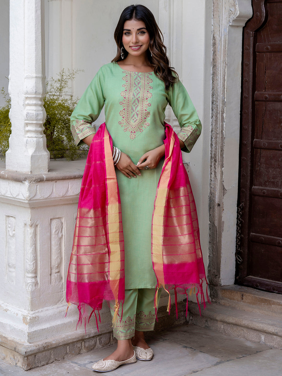 VredeVogel Kurta Set with Dupatta Foil Print Kurta Set for Women