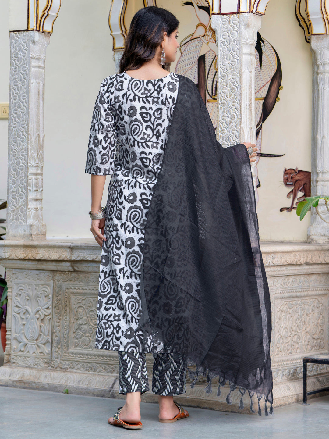 VredeVogel  Women Cotton Blend Kurta Pant Dupatta Set