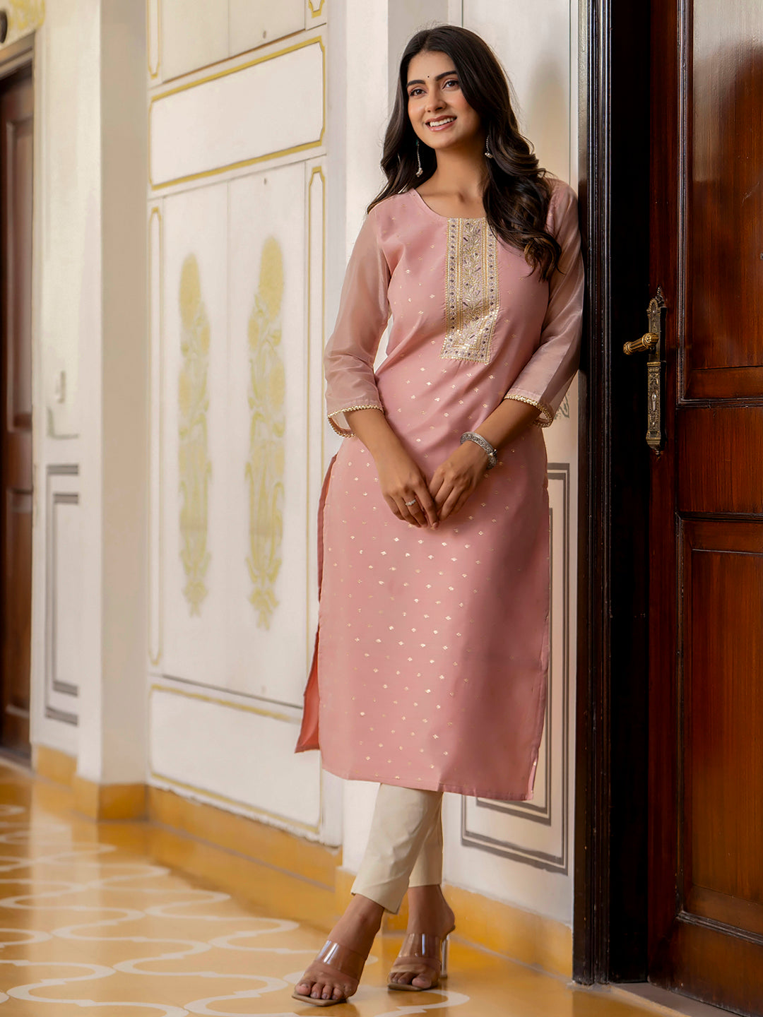 VredeVogel Women Embroidered Silk Blend Straight Kurta