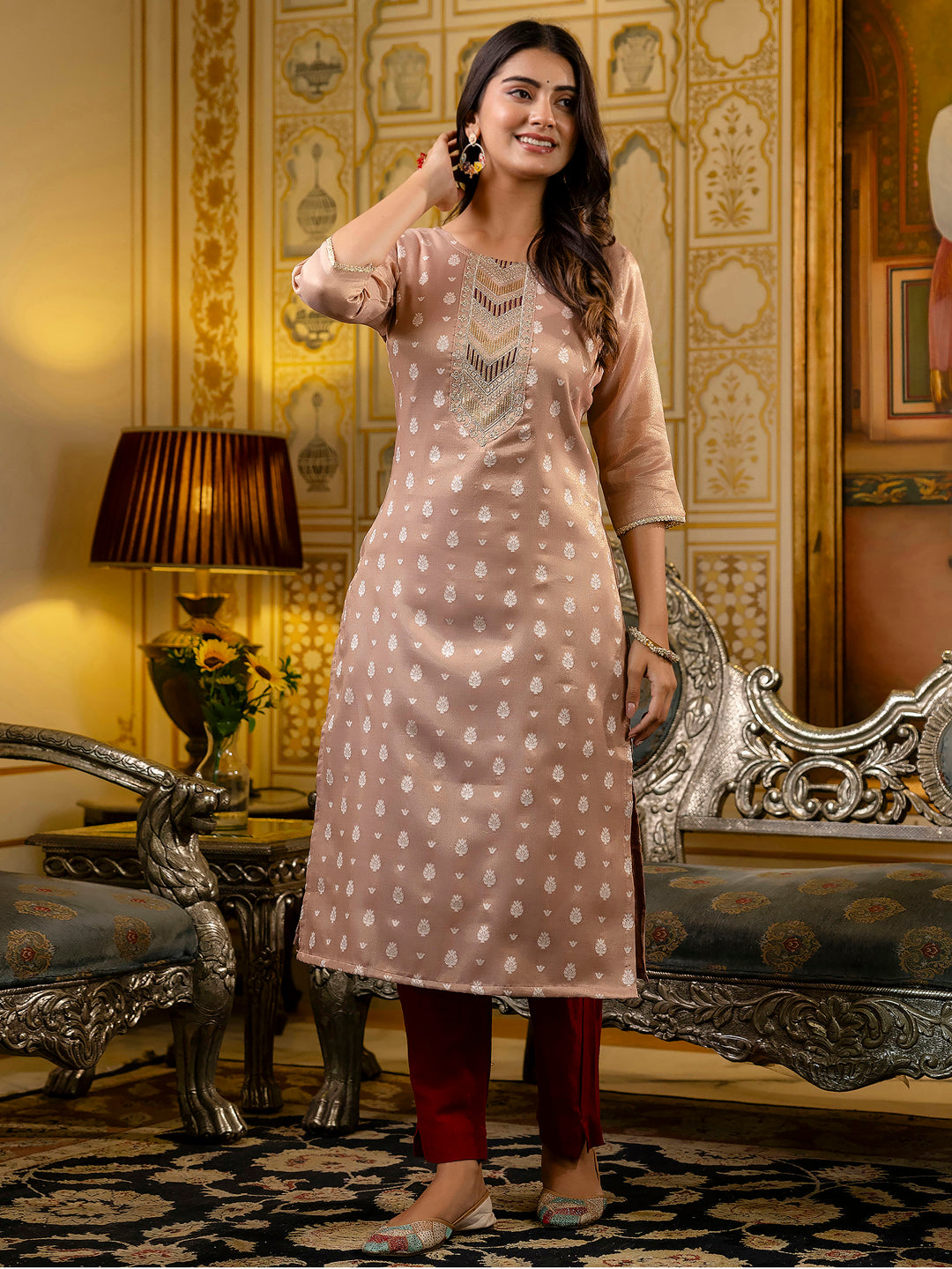 VredeVogel Women Embroidered Silk Blend Straight Kurta
