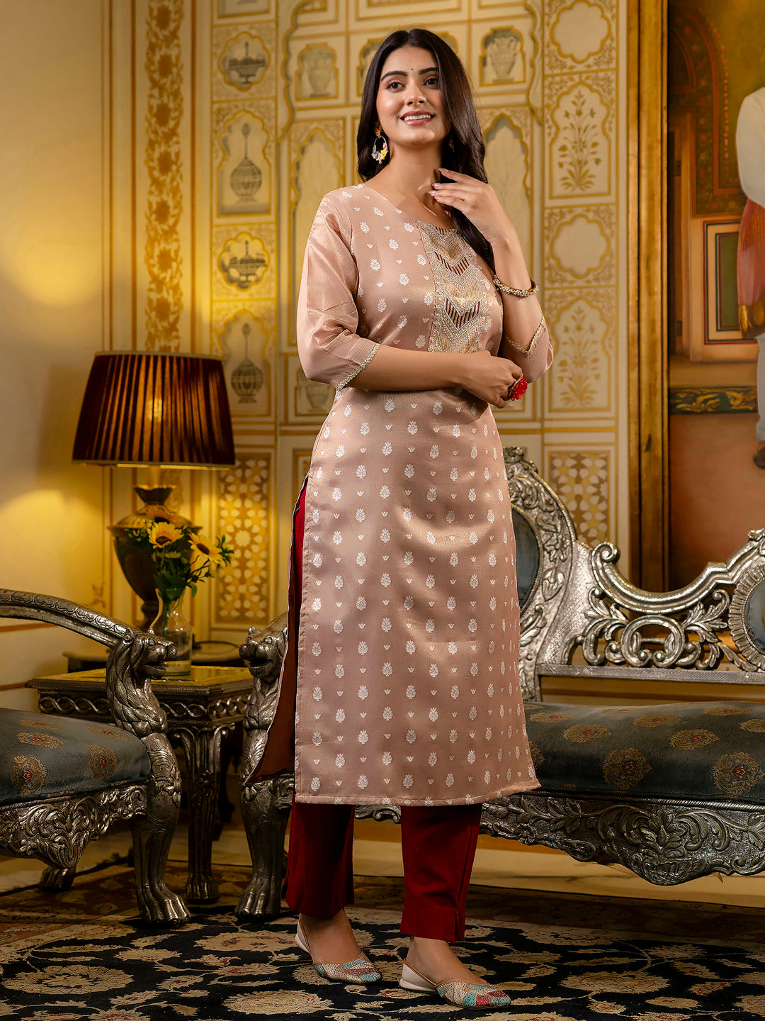 VredeVogel Women Embroidered Silk Blend Straight Kurta