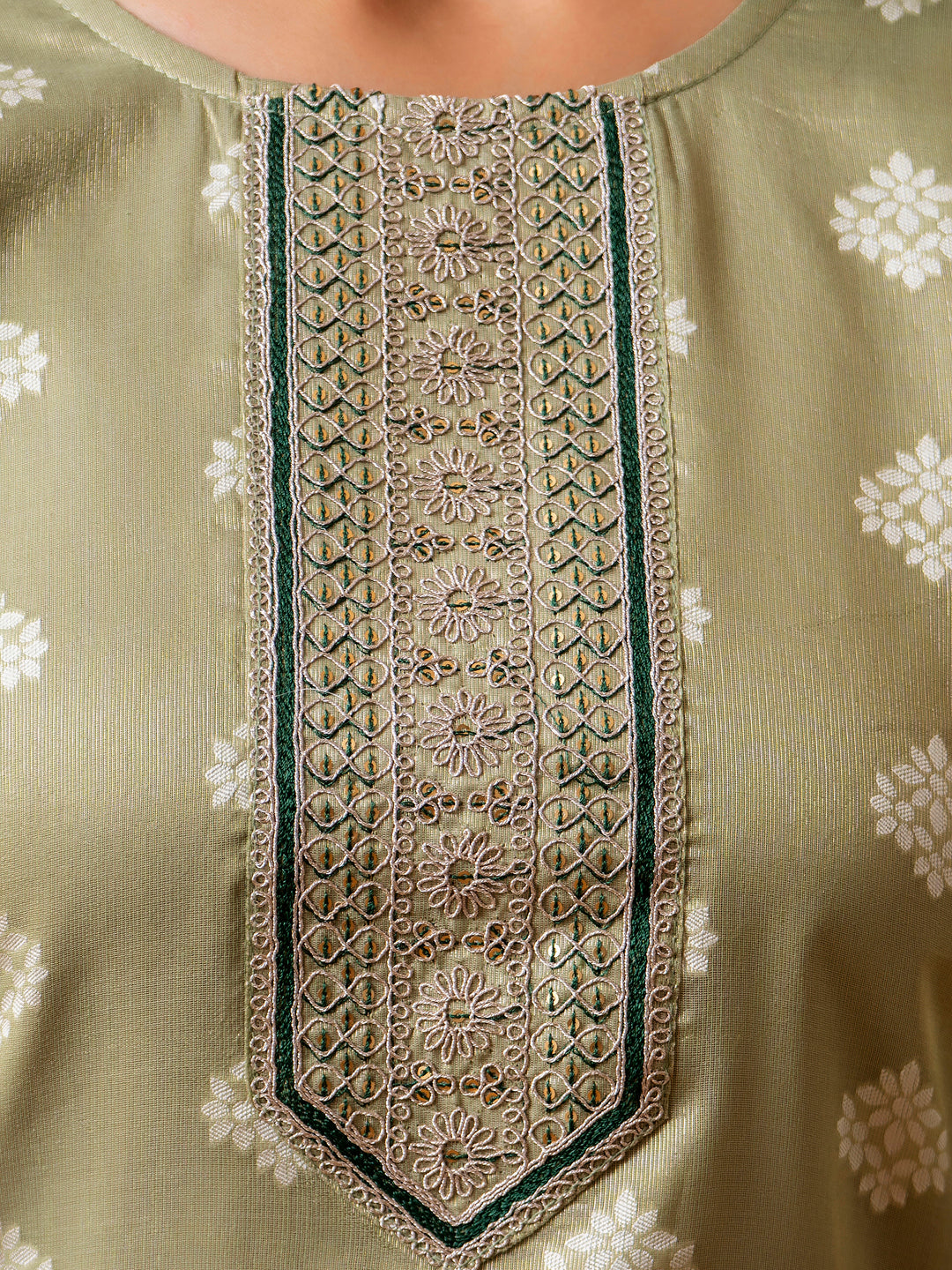 VredeVogel Women Embroidered Silk Blend Straight Kurta