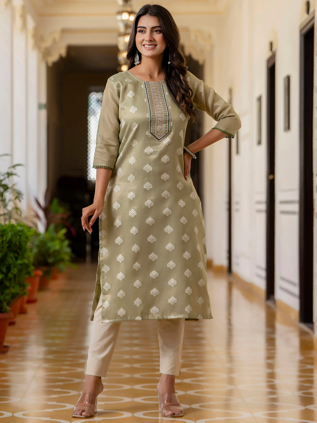 VredeVogel Women Embroidered Silk Blend Straight Kurta