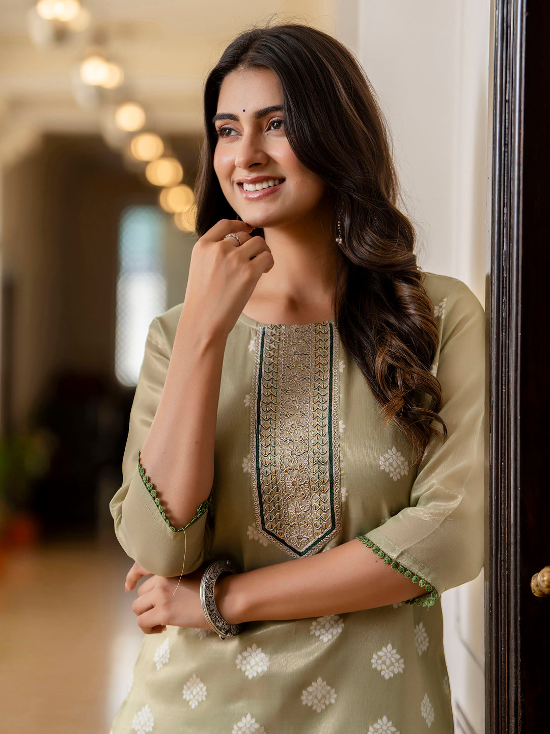 VredeVogel Women Embroidered Silk Blend Straight Kurta