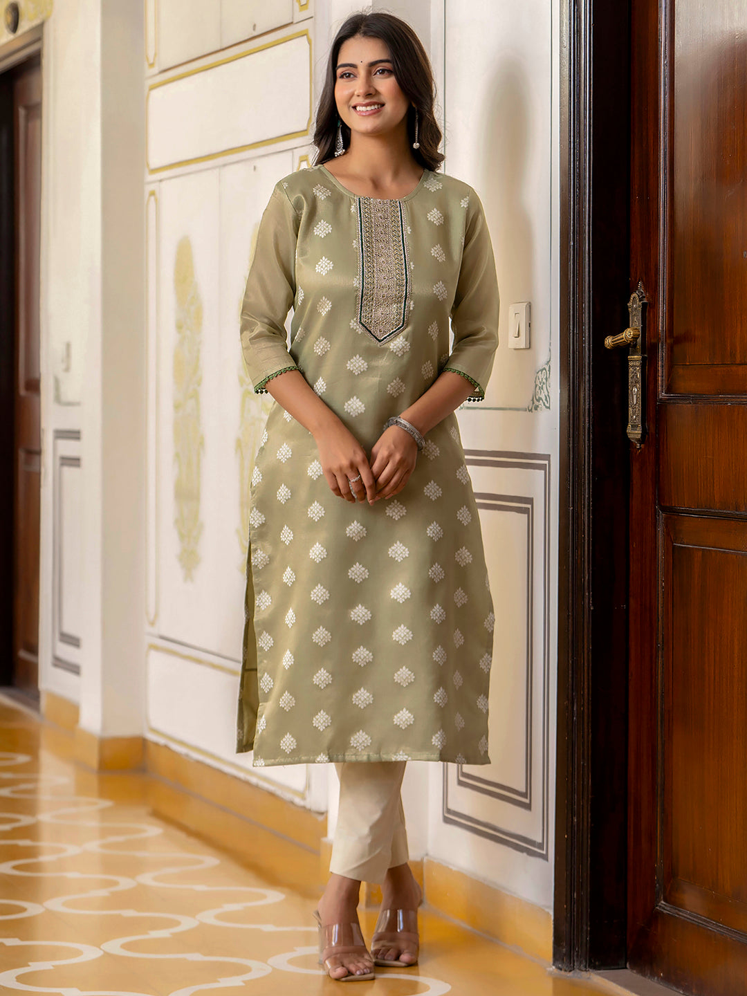 VredeVogel Women Embroidered Silk Blend Straight Kurta