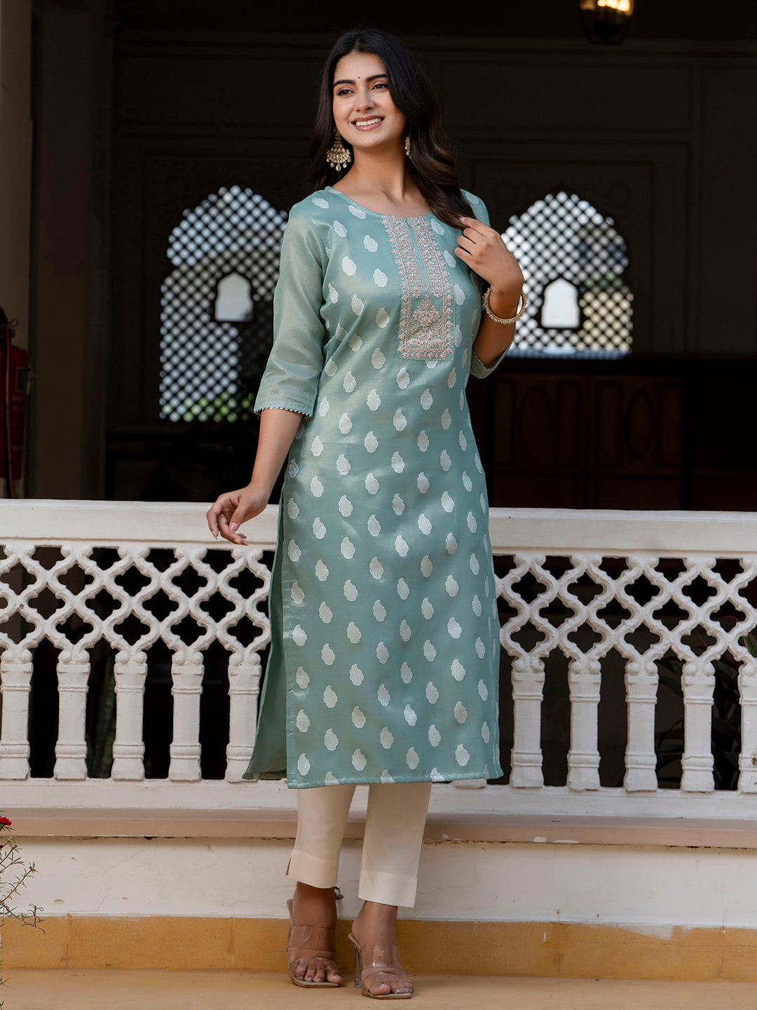 VredeVogel Women Embroidered Silk Blend Straight Kurta