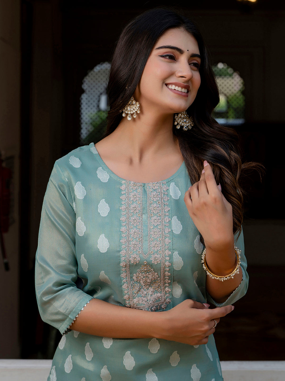 VredeVogel Women Embroidered Silk Blend Straight Kurta