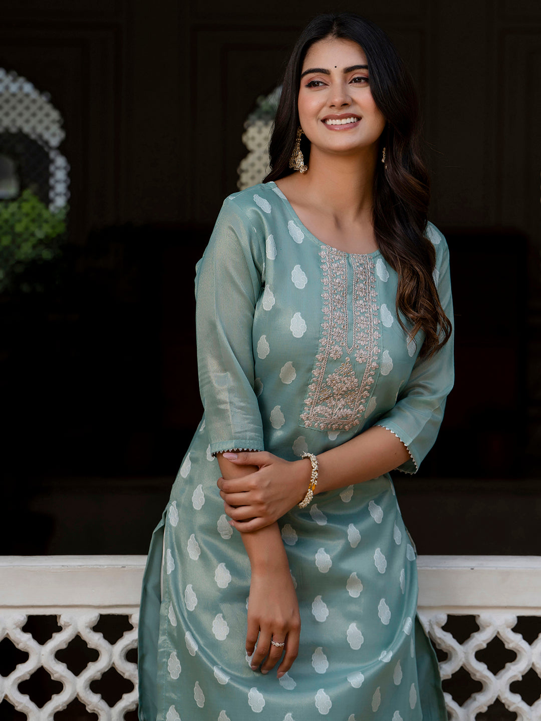 VredeVogel Women Embroidered Silk Blend Straight Kurta