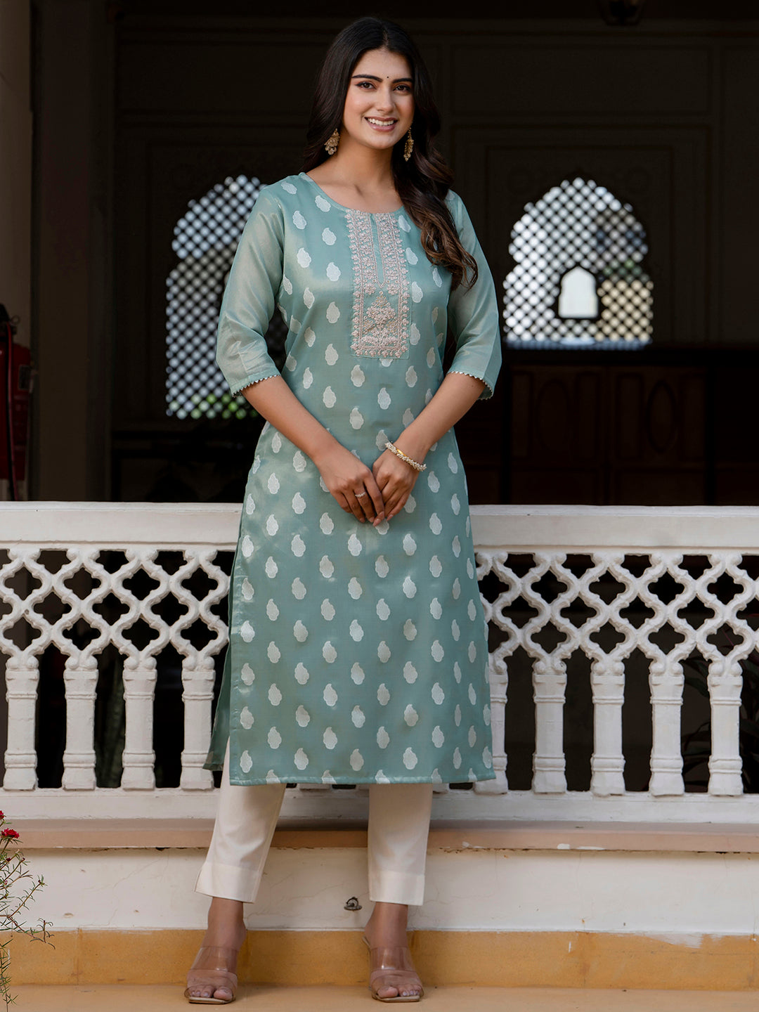 VredeVogel Women Embroidered Silk Blend Straight Kurta