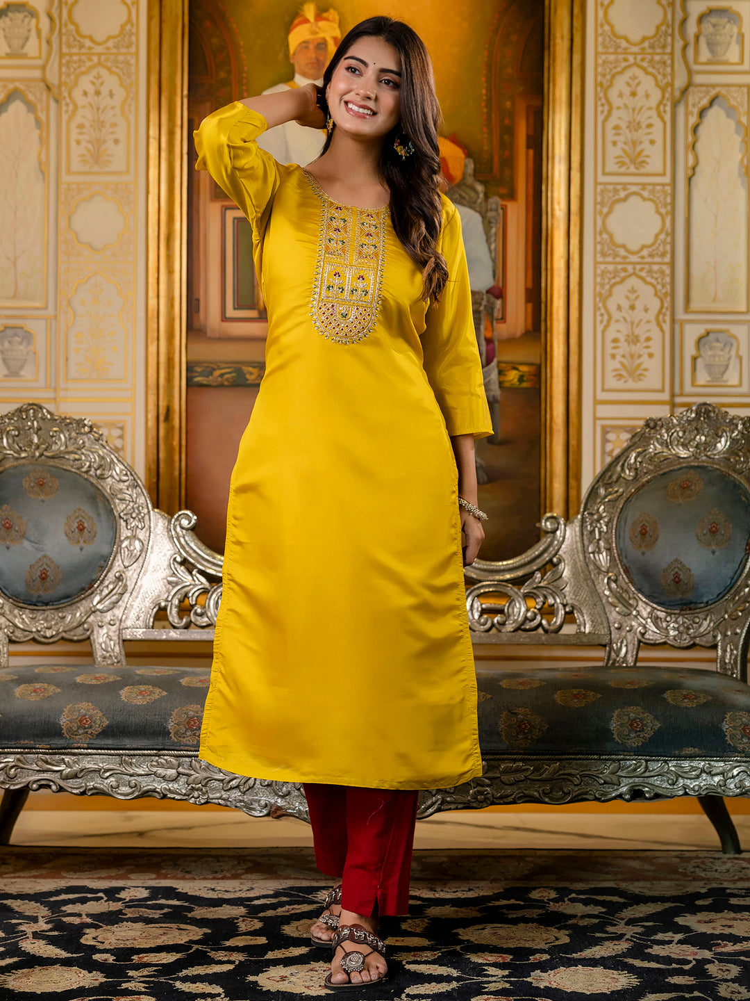 VredeVogel Women Embroidered shimmer Silk Blend Straight Kurta