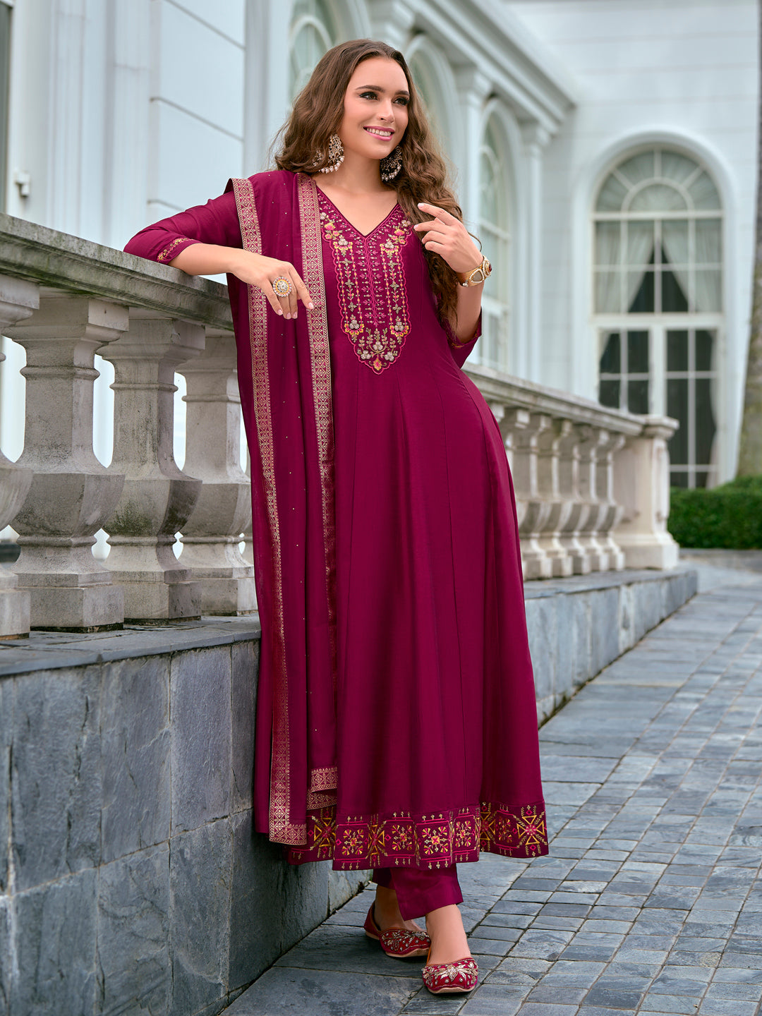 VredeVogel  Women Silk Blend Kurta Pant Dupatta Set