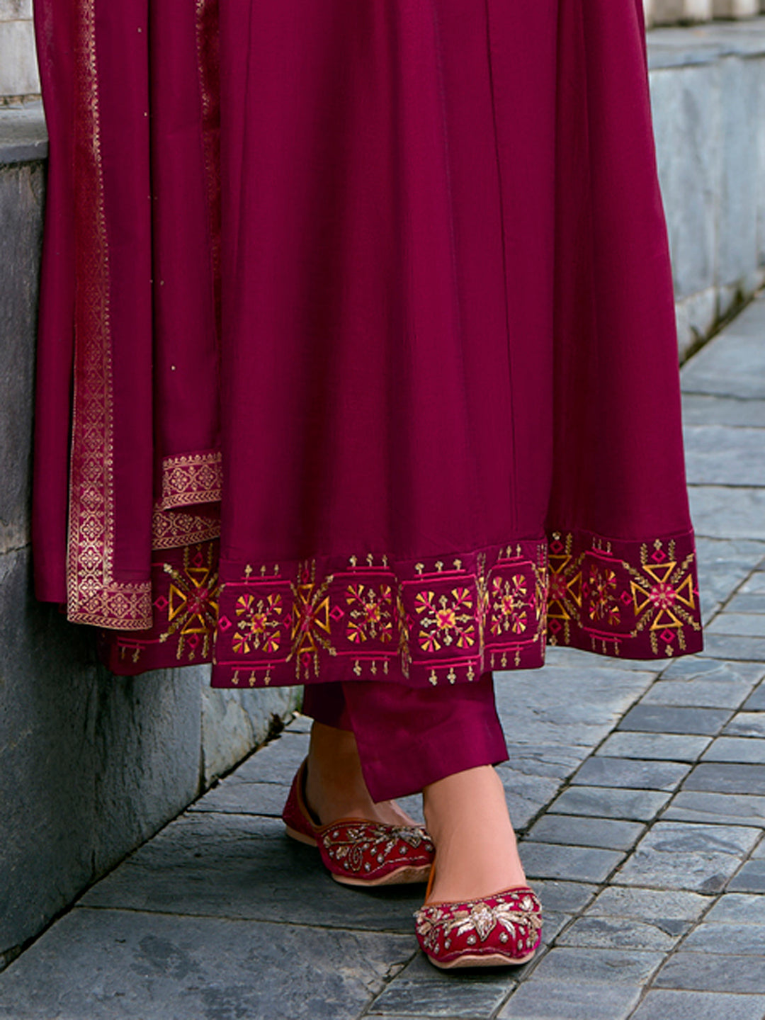VredeVogel  Women Silk Blend Kurta Pant Dupatta Set