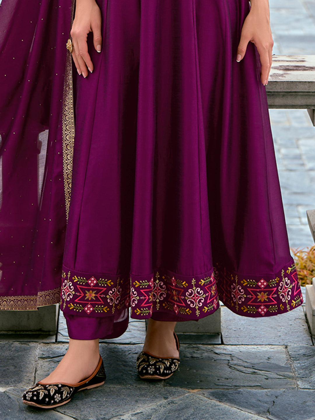 VredeVogel  Women Silk Blend Kurta Pant Dupatta Set