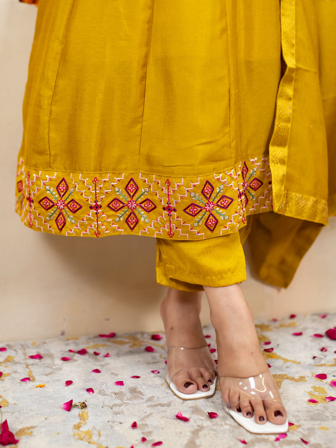 Saadhvi Yellow Women Silk Blend Kurta Pant Dupatta Set