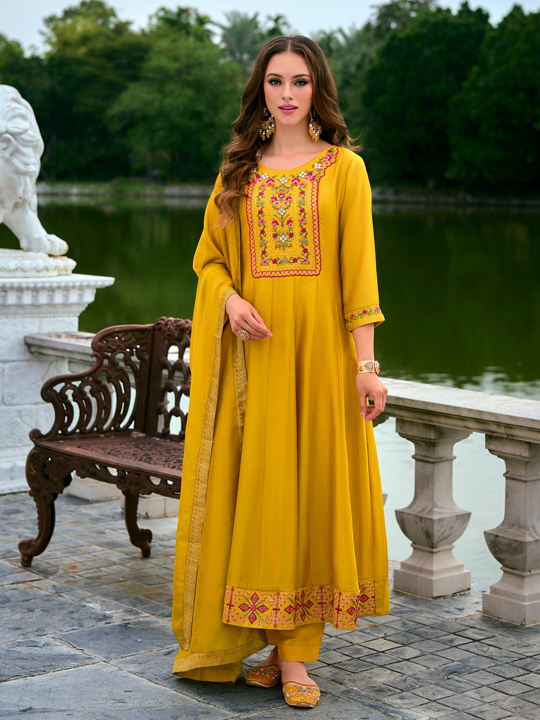 VredeVogel  Women Silk Blend Kurta Pant Dupatta Set