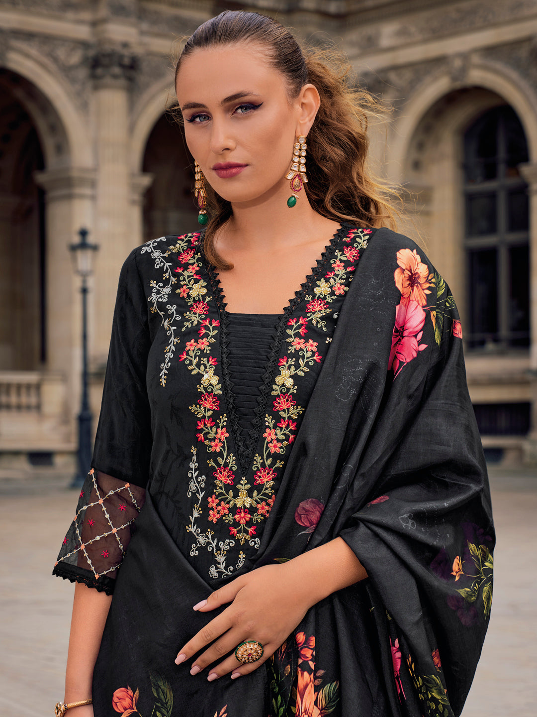VredeVogel Women Silk Blend Kurta Pant Dupatta Set