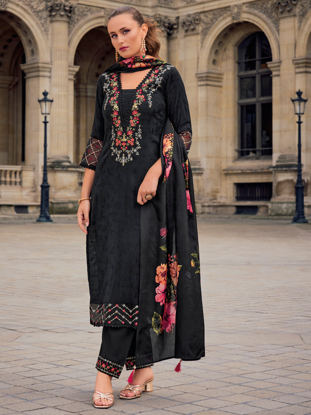 VredeVogel Women Silk Blend Kurta Pant Dupatta Set