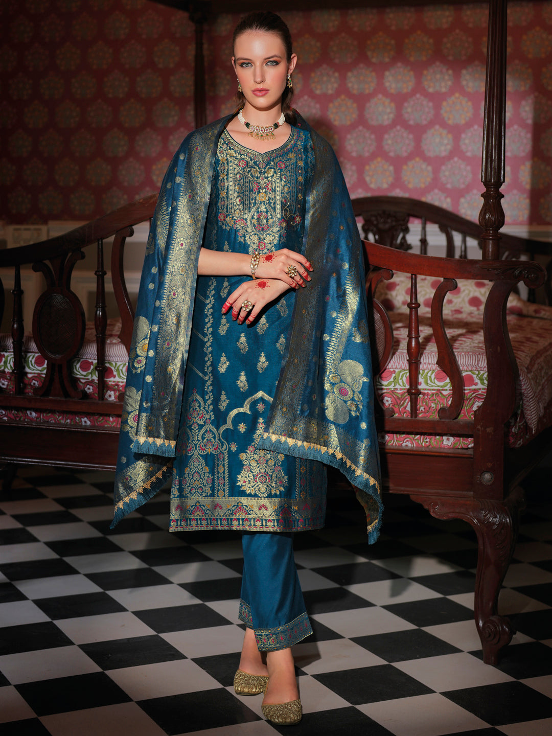 VredeVogel Women Silk Blend Kurta Pant Dupatta Set