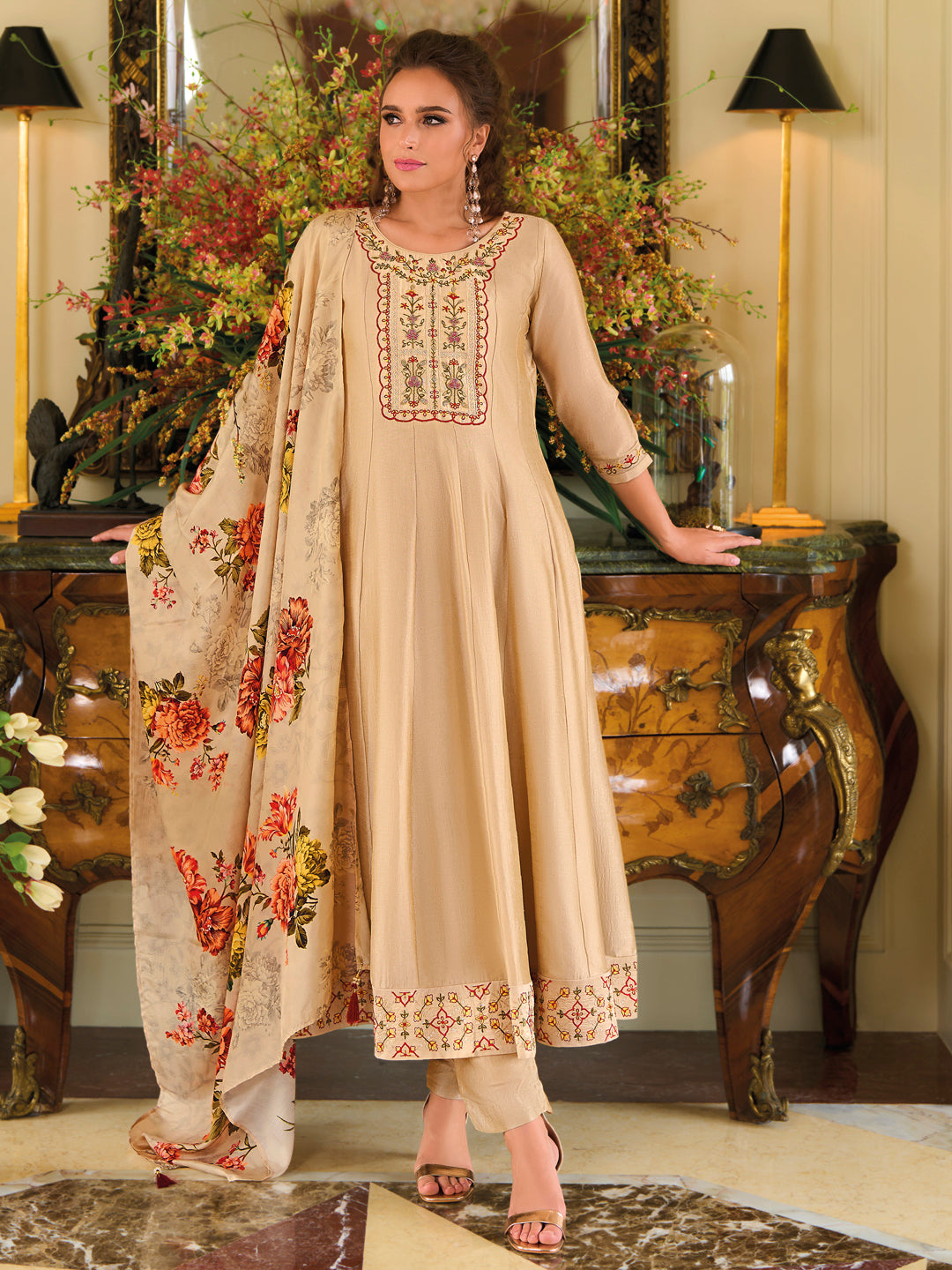 VredeVogel Women Silk Blend Kurta Pant Dupatta Set