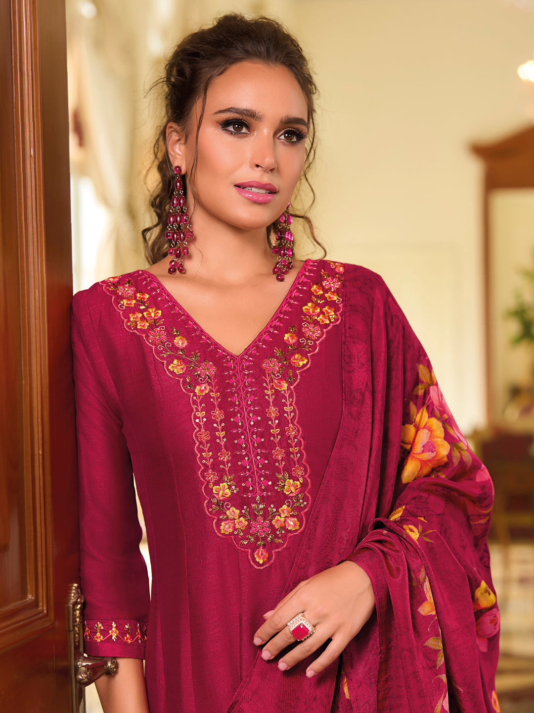 VredeVogel Women Silk Blend Kurta Pant Dupatta Set