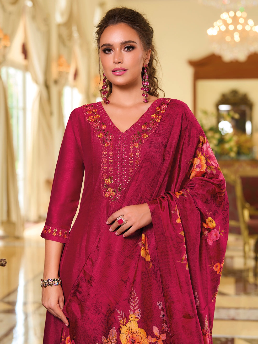VredeVogel Women Silk Blend Kurta Pant Dupatta Set