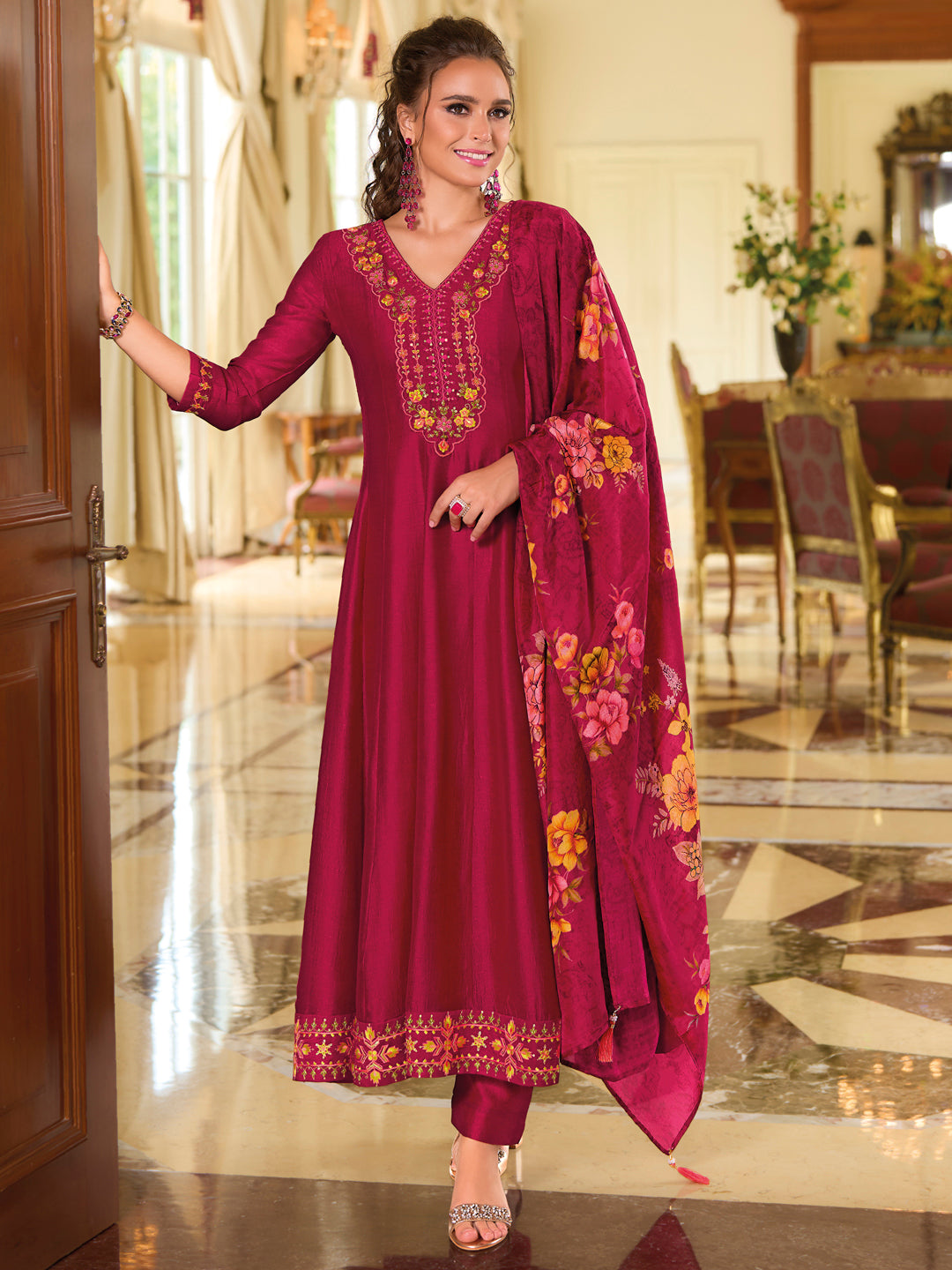 VredeVogel Women Silk Blend Kurta Pant Dupatta Set