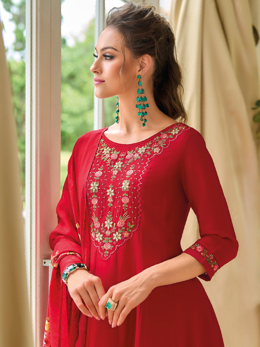 VredeVogel Women Silk Blend Kurta Pant Dupatta Set
