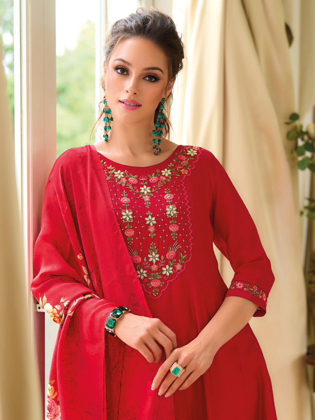 VredeVogel Women Silk Blend Kurta Pant Dupatta Set
