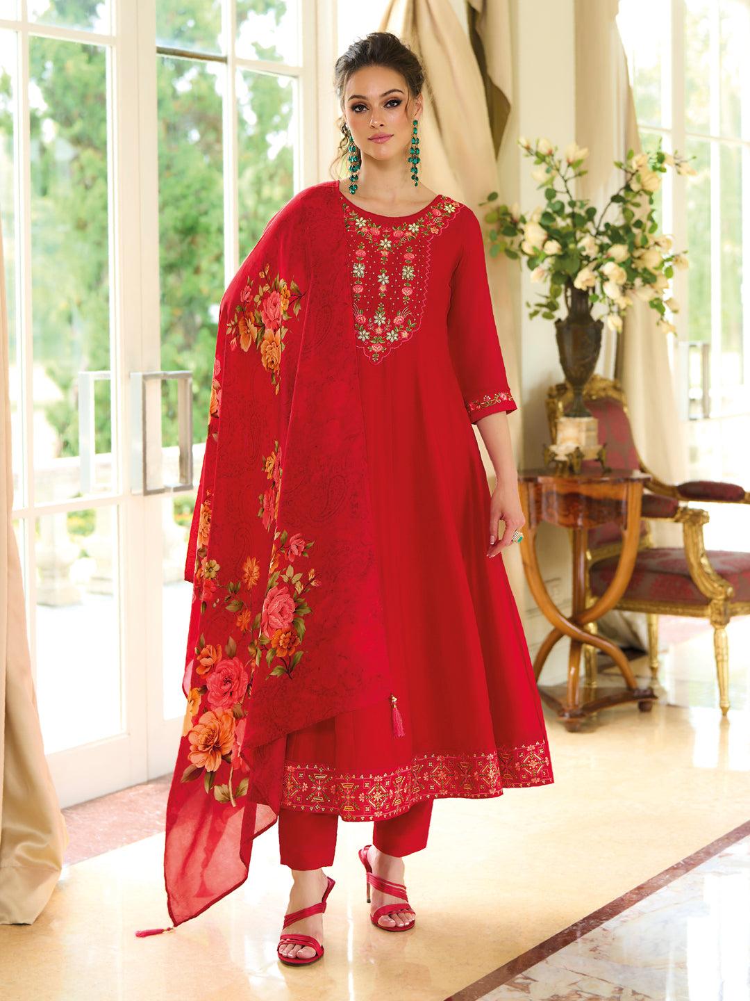VredeVogel Women Silk Blend Kurta Pant Dupatta Set
