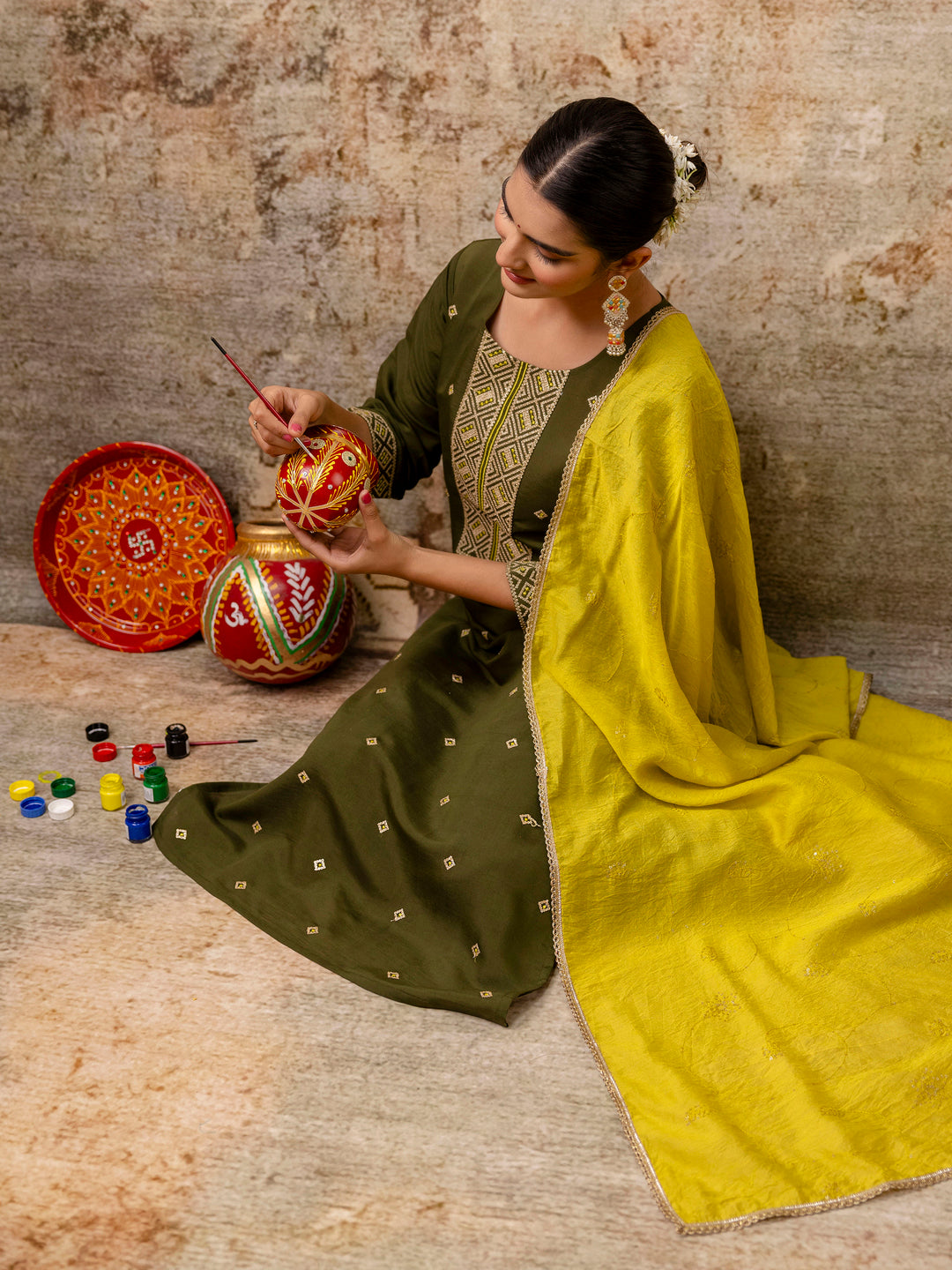 VredeVogel Women Kurta and Pant Sets Silk Blend Fabric
