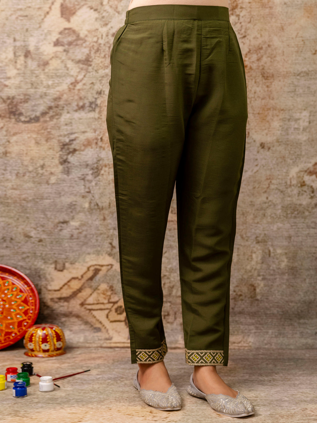 VredeVogel Women Kurta and Pant Sets Silk Blend Fabric