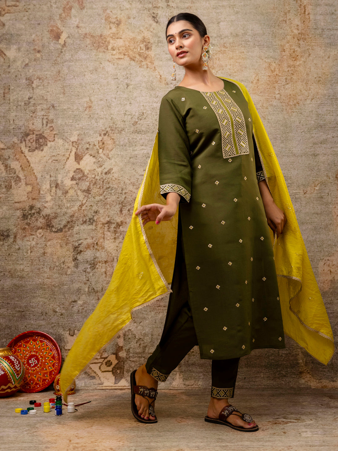 VredeVogel Women Kurta and Pant Sets Silk Blend Fabric