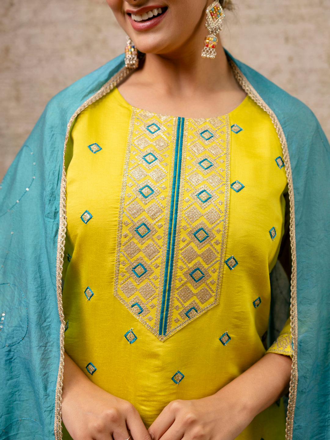 VredeVogel Women Kurta and Pant Sets Silk Blend Fabric