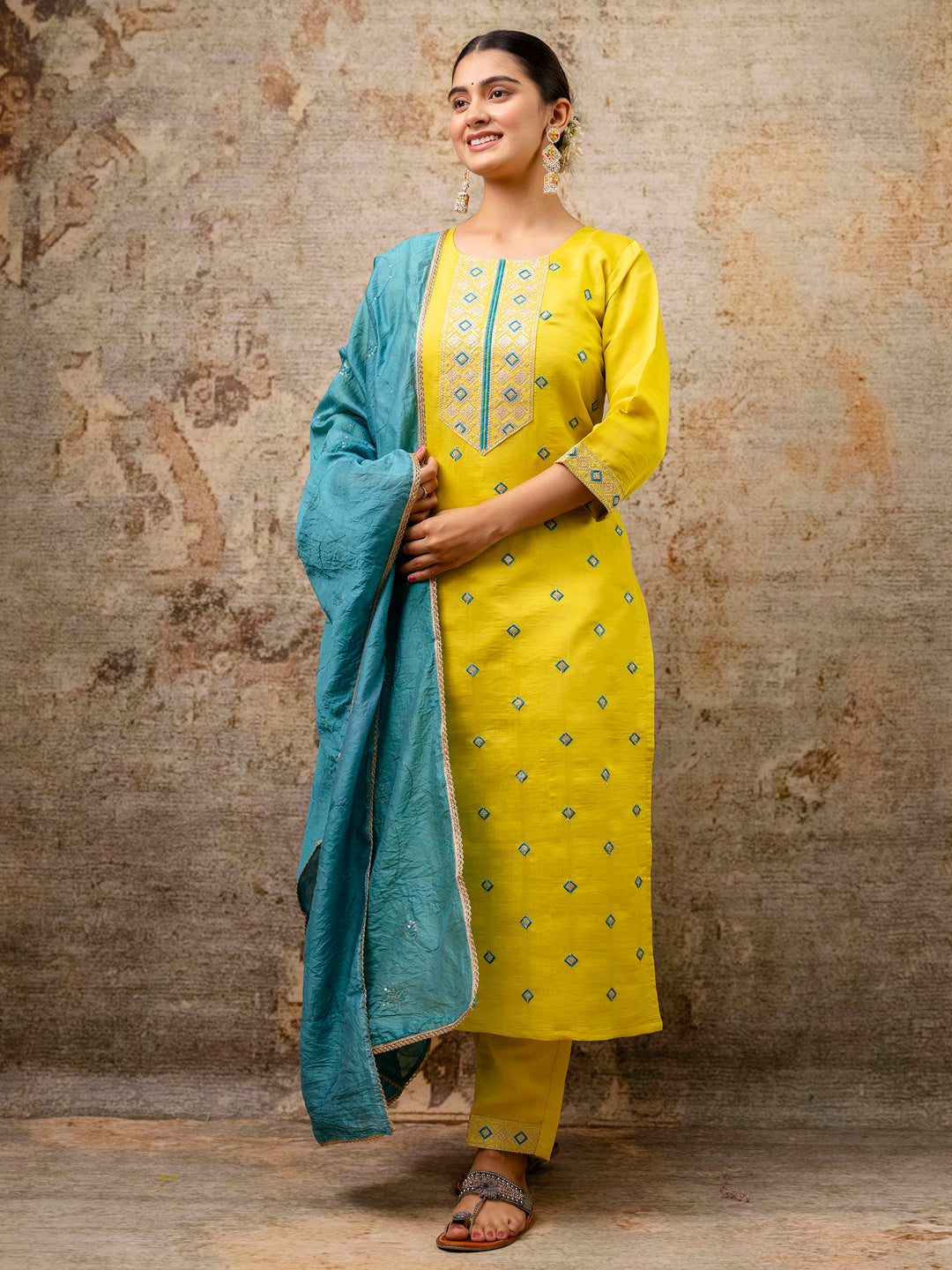 VredeVogel Women Kurta and Pant Sets Silk Blend Fabric