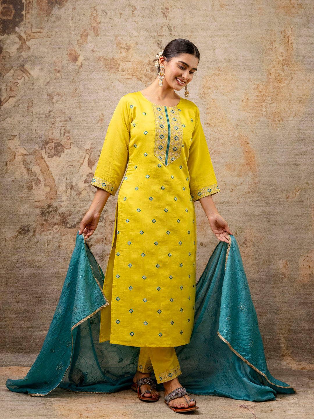 VredeVogel Women Kurta and Pant Sets Silk Blend Fabric