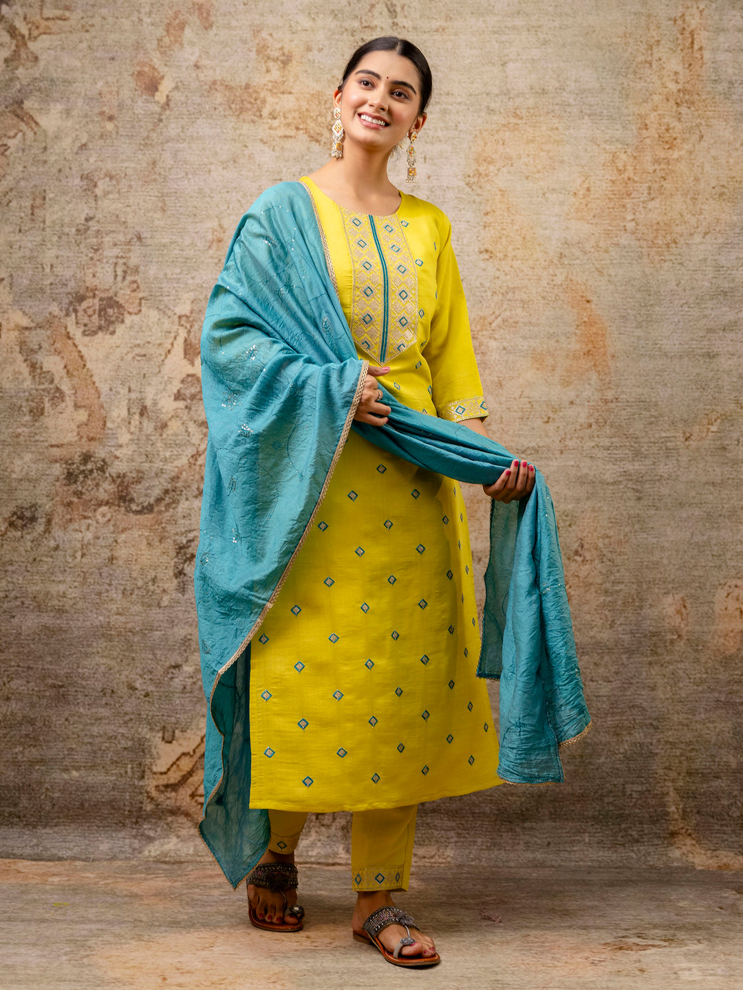 VredeVogel Women Kurta and Pant Sets Silk Blend Fabric