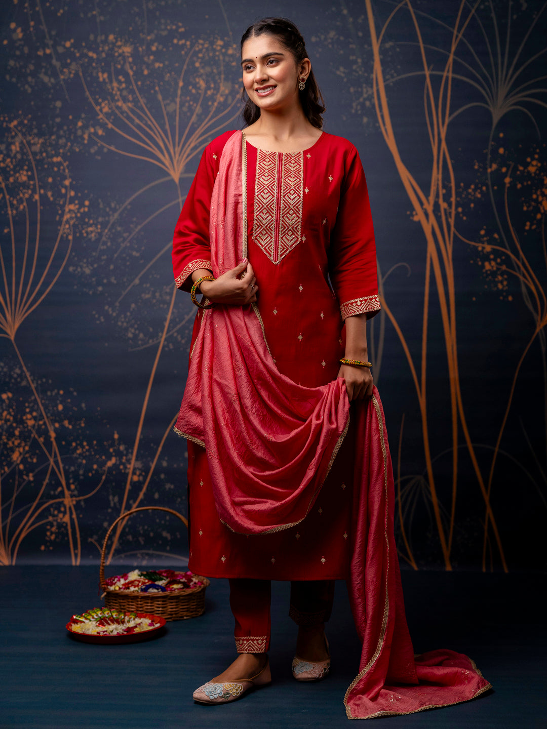 VredeVogel Women Kurta and Pant Sets Silk Blend Fabric