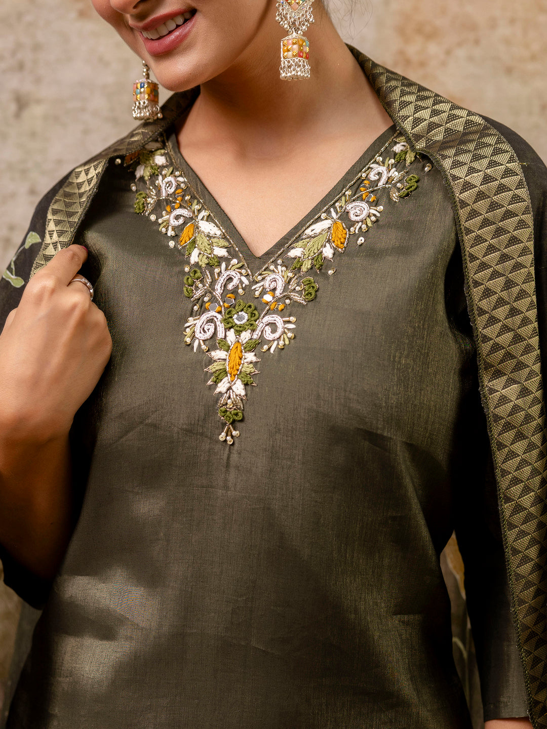 VredeVogel Women Kurta and Pant Sets Simar Silk fabric