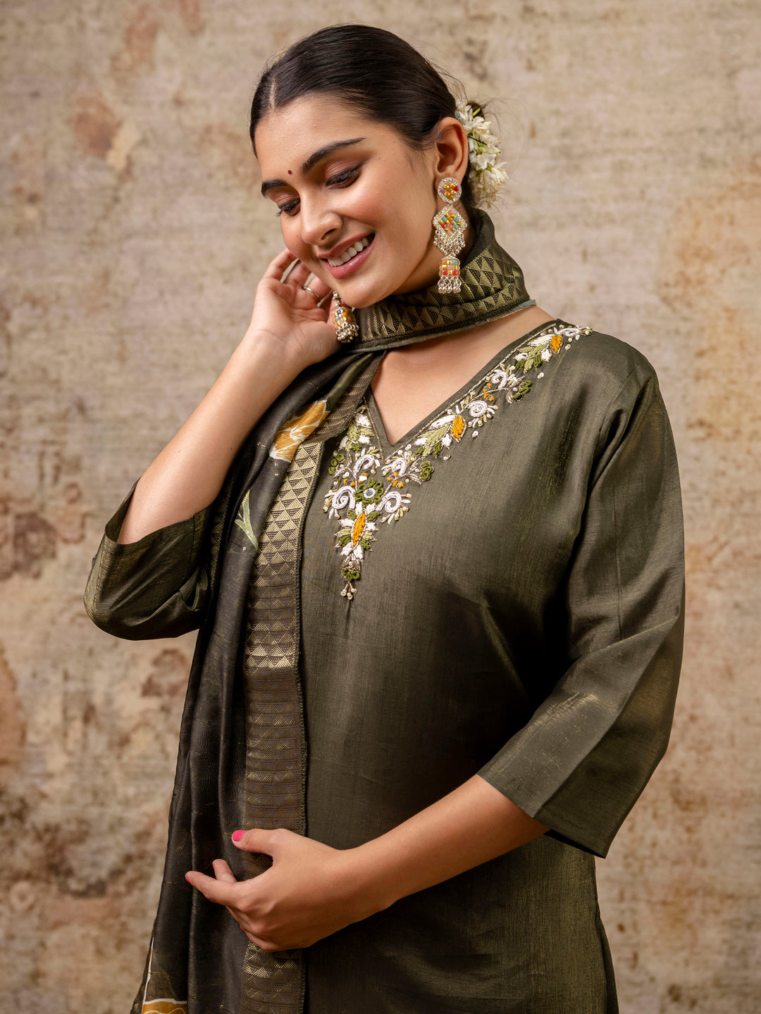 VredeVogel Women Kurta and Pant Sets Simar Silk fabric